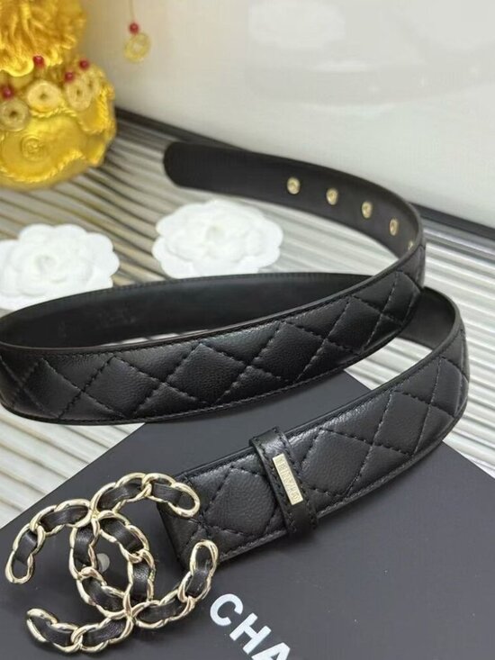 Chanel women display picture 3